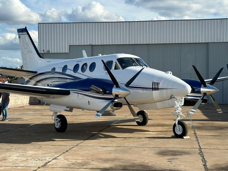 BEECHCRAFT - C90B