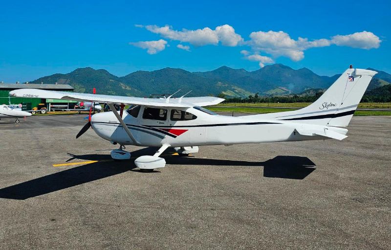 CESSNA - CESSNA 182 SKYLANE
