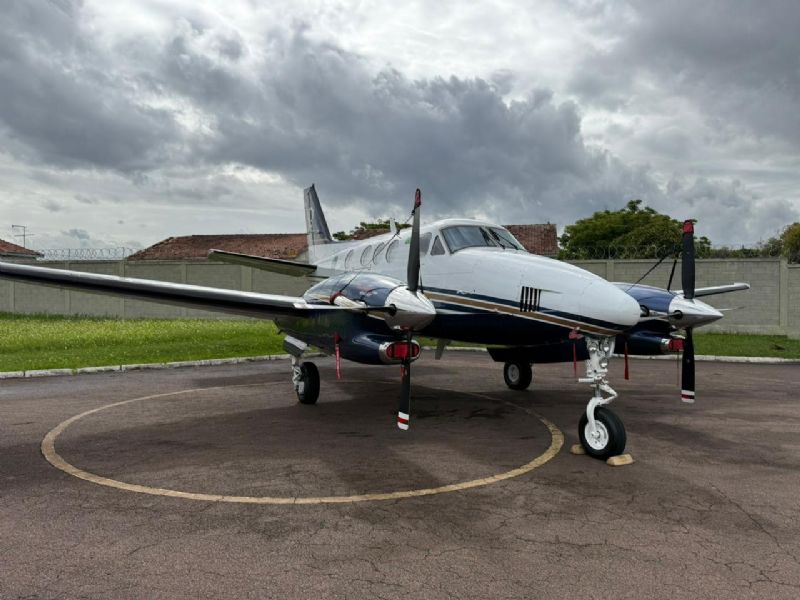 BEECHCRAFT - C90B