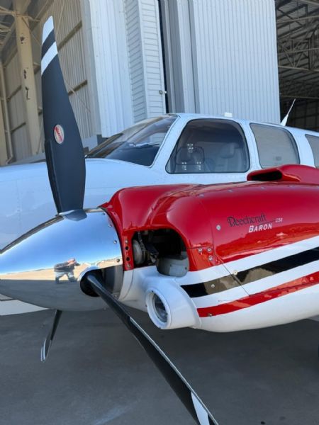 BEECHCRAFT - G58