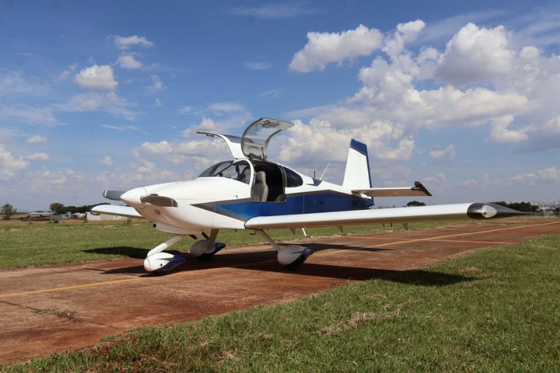 VANS AIRCRAFT - RV-10 FLYER