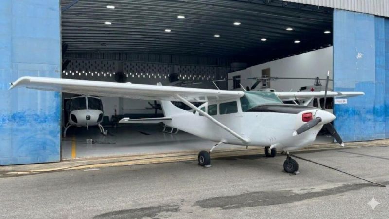 CESSNA - P206D