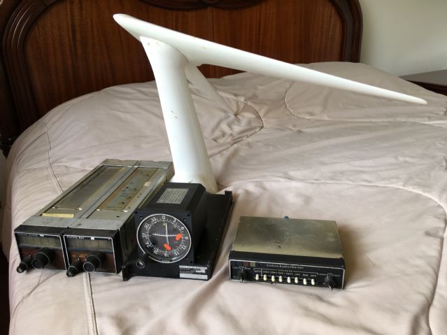 VENDO ANTENA DE BONANZA V35 E AVIONICOS COLLINS - ANTENAS