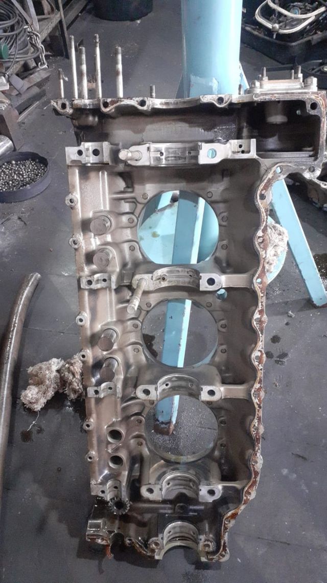 VENDO - PEÇAS DE UM MOTOR CONTINENTAL IO 550B